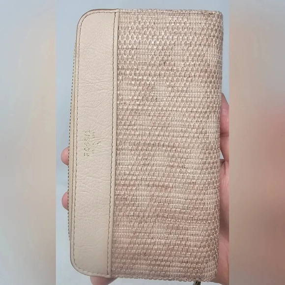 Fossil Ladies Sydney Leather Zip Clutch Wallet Barely Pink Wristlet NWOT - Picture 4 of 16